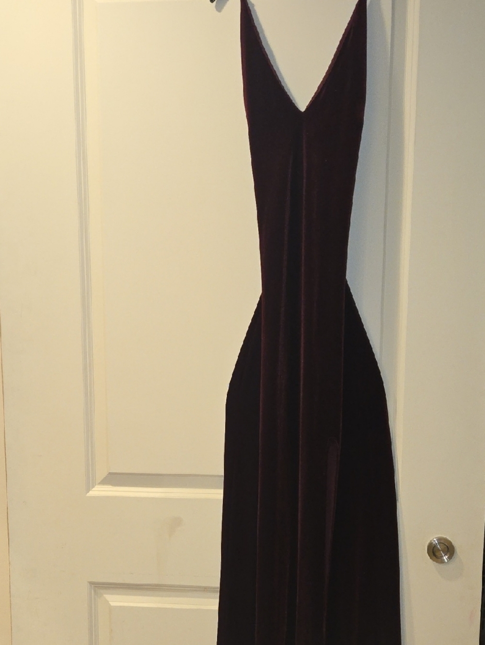 Elegant Velvet V-Neck Maxi Dress - Deep Plum
